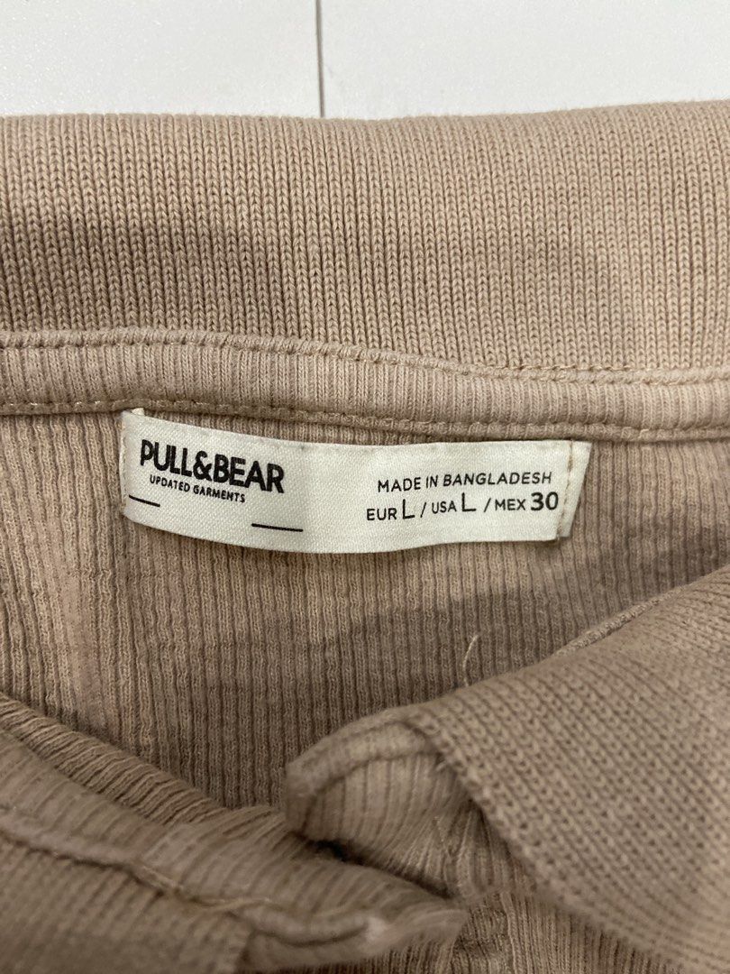 Pull & Bear Collared Top (Category: Other Tops) located in Singapore. Submitted by chocochipbun (Listing ID 1432138152, Image 2). Description: Measurements: Ptp - 38cm/15in Shoulder - 36cm/14in Length - 27cm/15in - Cropped length - Stretchy ribbed material - Selling as can no longer fit Open to negos! Ctb for more enquiries :).