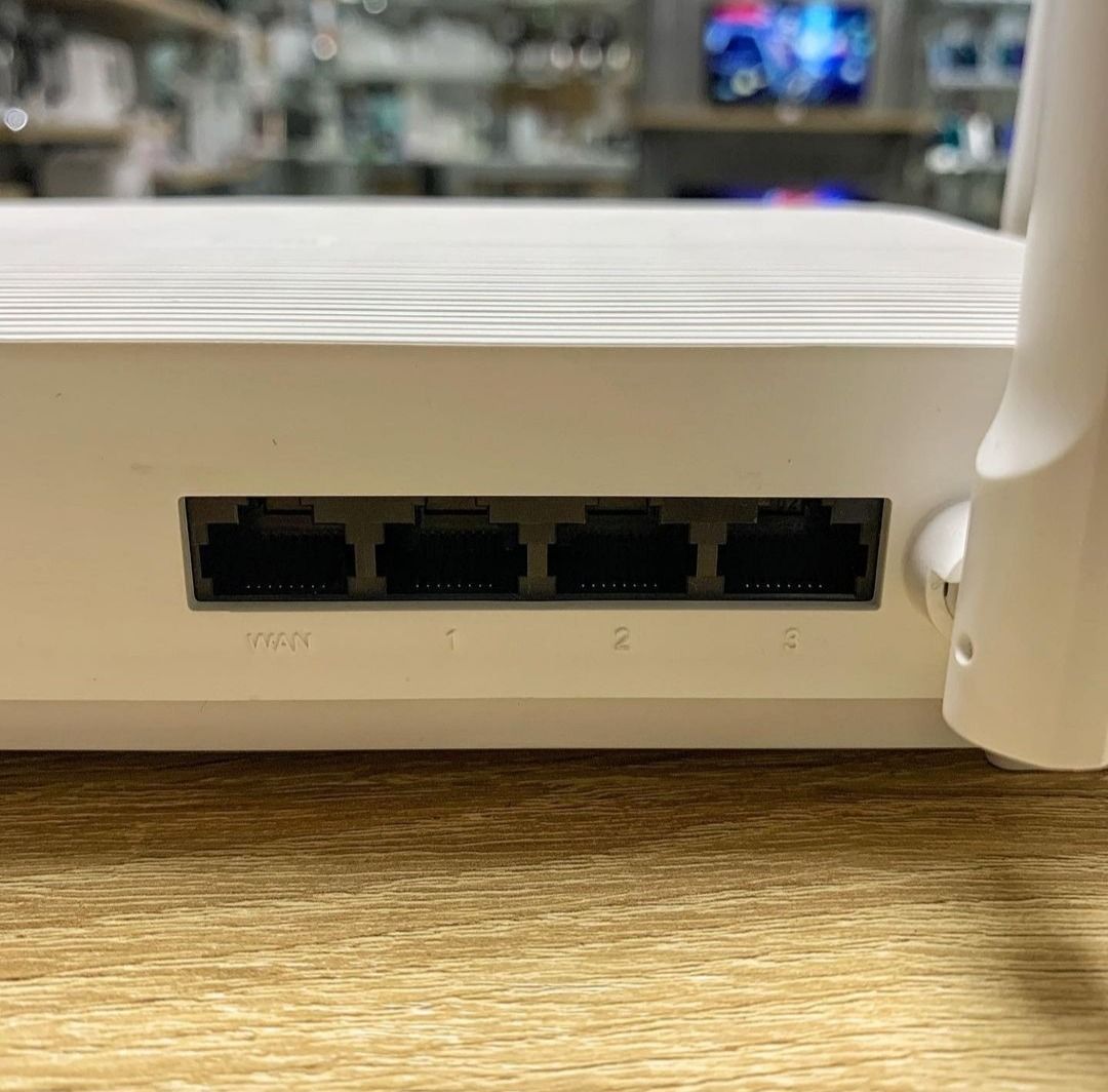 Redmi Router (Category: Networking) located in Caloocan City. Submitted by truehawk.889b68 (Listing ID 1432034504, Image 3). Description: - Enhanced Wi-Fi signal with multiple antennas. - Includes WAN and LAN ports for wired connections. - Features a reset button and power input. - Indicator lights for Internet and System status..