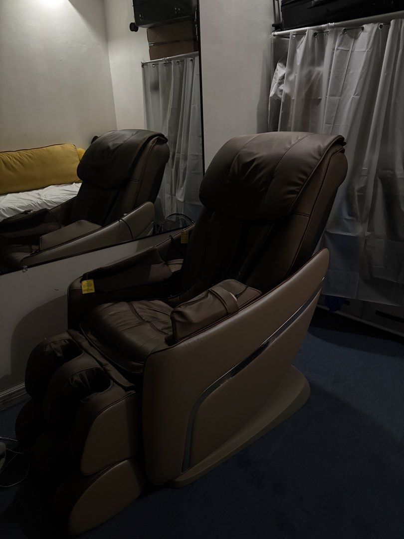 RUSH Ogawa Smart Vogue Massage Chair (Category: Massage Devices) located in Las Pinas. Submitted by tbclo (Listing ID 1431297180, Image 2). Description: - Ogawa massage chair - Color scheme: Brown and cream - Quilted backrest and seat - Includes footrest - Armrests with control panels - Made of leather or similar material - Modern design.