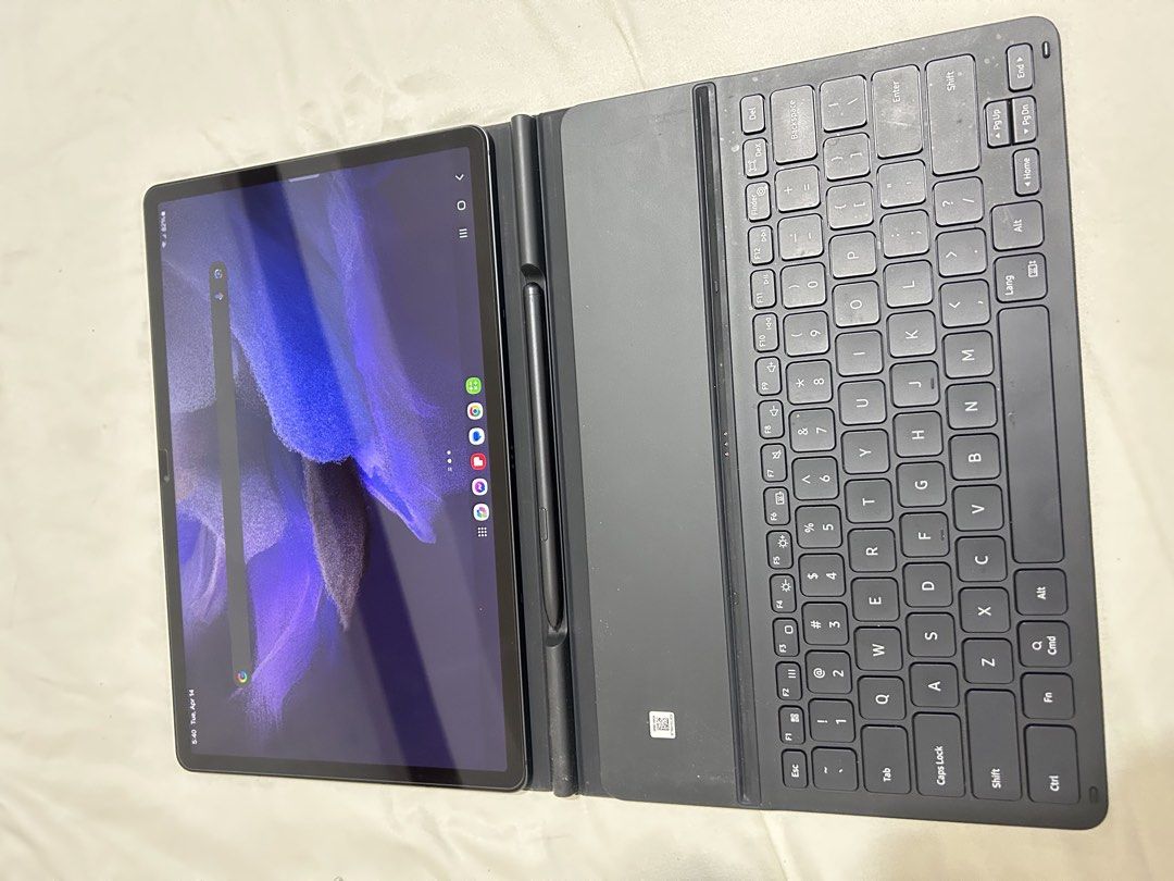 Samsung Galaxy Tab S7 FE (Category: Android) located in Cabanatuan. Submitted by krnlim (Listing ID 1432106473, Image 2). Description: - Samsung Galaxy Tab S7 FE tablet with keyboard cover and S Pen - Includes original box, charger, and cable - Large display and sleek design - Keyboard cover for comfortable typing - S Pen for note-taking and drawing - extra case with keyboard - wifi + 5g.
