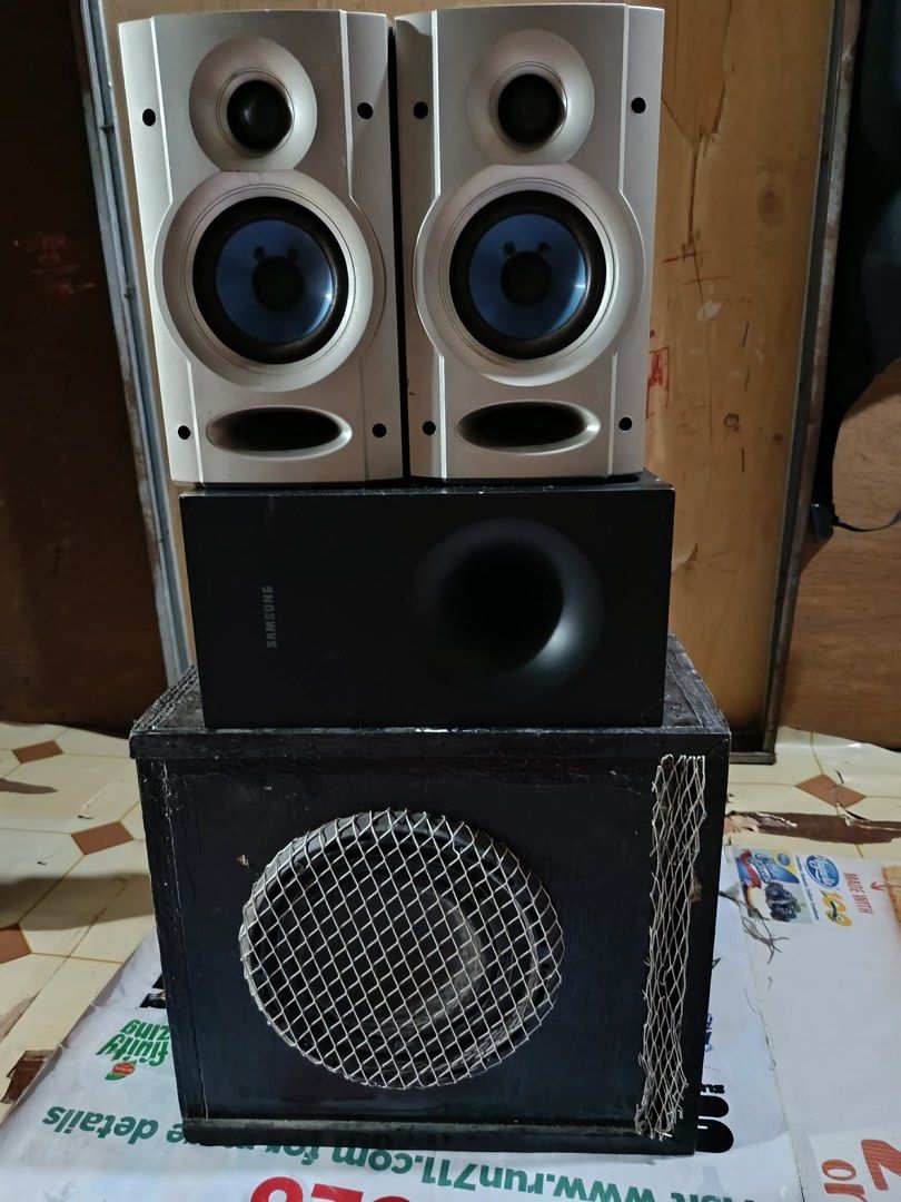Samsung Speaker System with Subwoofer (Category: Soundbars, Speakers & Amplifiers) located in Manila. Submitted by thriftyfinds2k26 (Listing ID 1432172594, Image 1). Description: Subwoofer po yung dalawang nasa baba. Quality sounds parin. Working po lahat Location: Visayas Avenue, Quezon City.