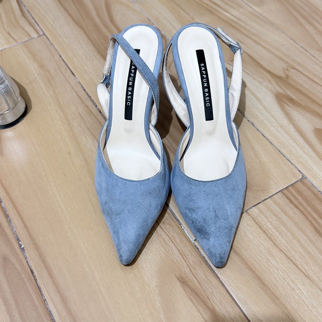 Sappun Basic Blue Suede Pointed Slingback Heels (Category: Heels) located in Tarlac. Submitted by feebee01 (Listing ID 1432007200, Image 1). Description: Issue: may faint black discoloration. idk if it can be removed. dahil lang nung tinago ko naggasgasan sa bag ko yung sole nung sapatos and sa suede part. hindi naman halata when worn. Worn it a few times lang..