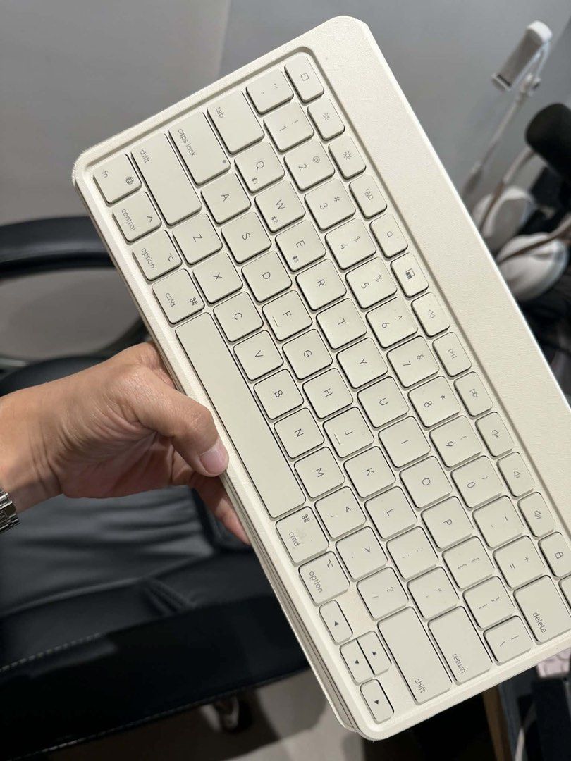 Satechi Slim Bluetooth Keyboard (Category: Computer Keyboard) located in Manila. Submitted by findsbyiya (Listing ID 1432043630, Image 1). Description: - ₱2500 + SF - price is negotiable - good condition! RFS: decluttering stuff MOP: Gcash/cash MOD: Lalamove (can do meetups) no returns/refunds!.