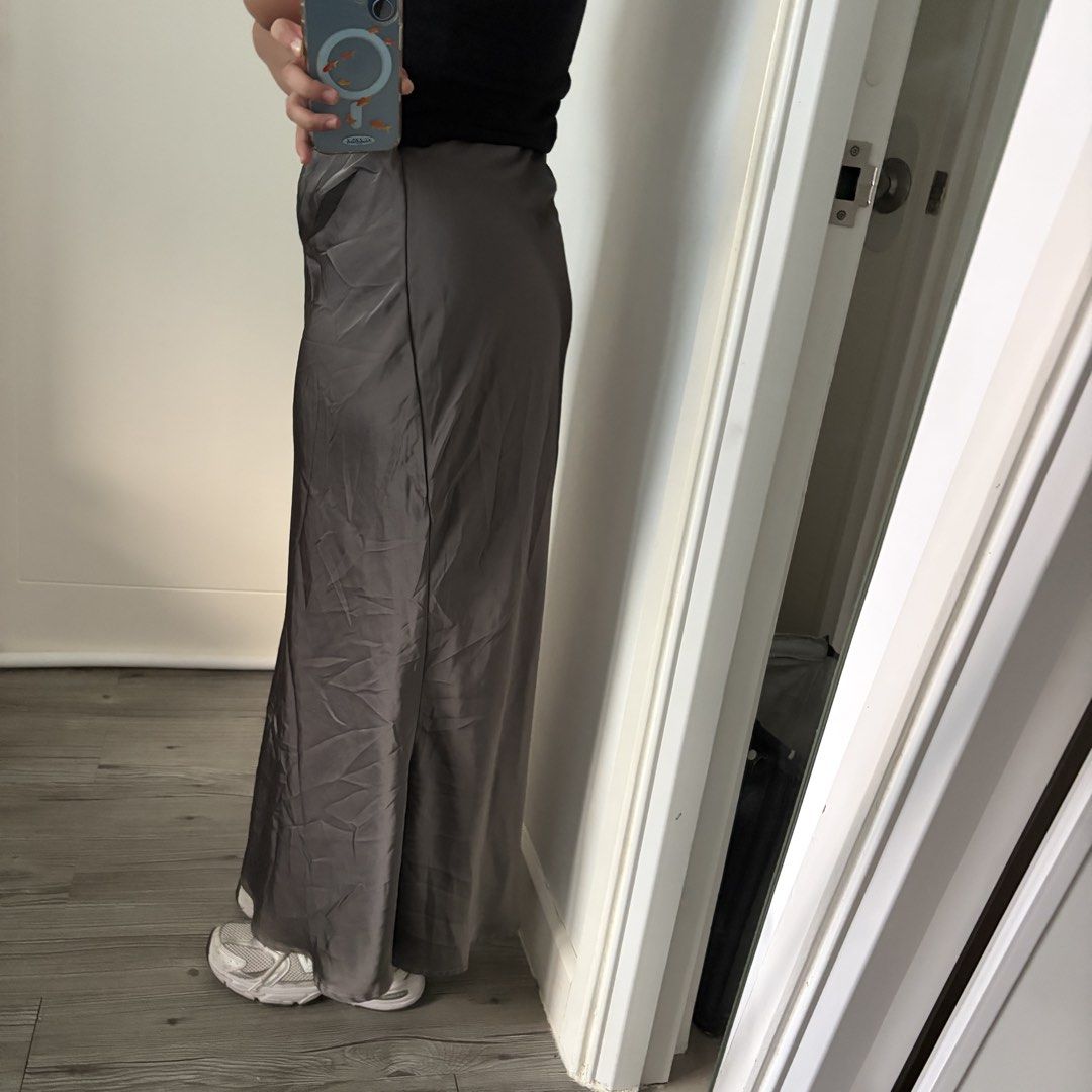 Satin Maxi Skirt (Category: Skirts) located in Quezon City. Submitted by quackstack (Listing ID 1432017140, Image 2). Description: - Free size - Used only twice, stored for over a year.