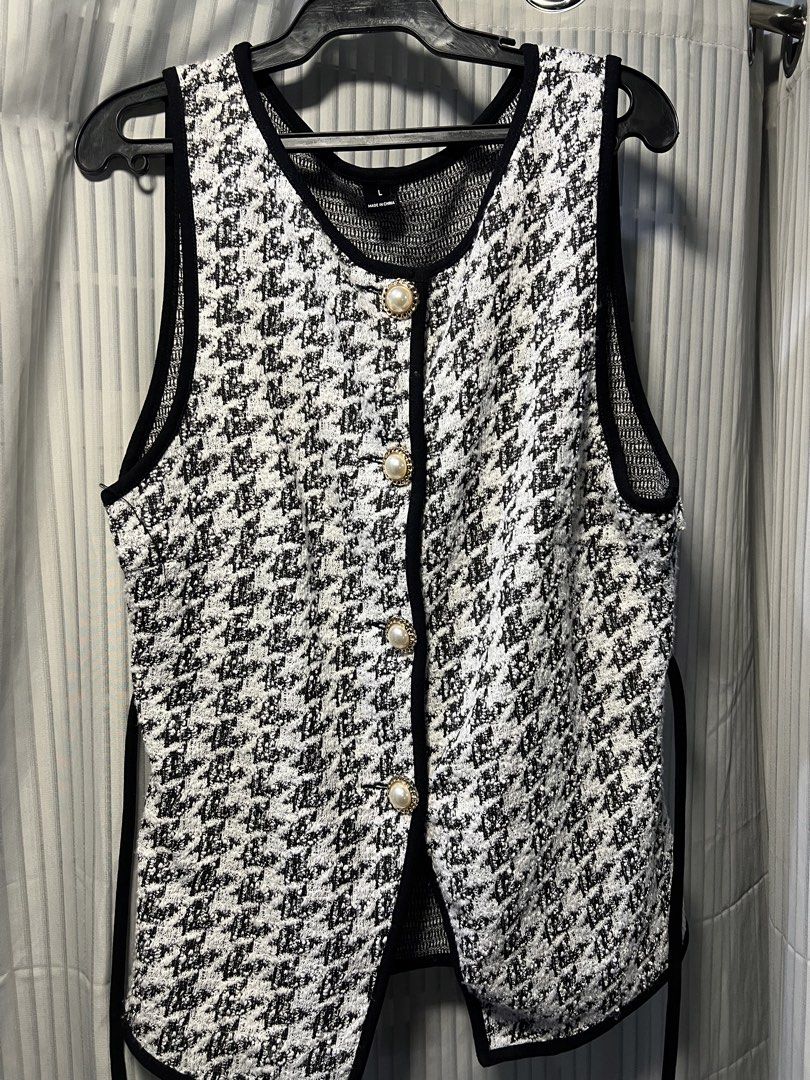 SHEIN Vintage Knit Top (Category: Sleeveless) located in Calasiao. Submitted by robithedog (Listing ID 1432119865, Image 3). Description: •Orig SHEIN (L) • never been worn (too large).