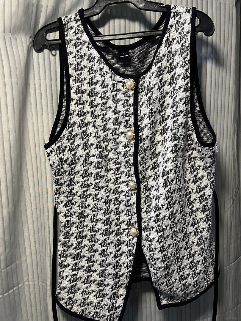 SHEIN Vintage Knit Top (Category: Sleeveless) located in Calasiao. Submitted by robithedog (Listing ID 1432119865, Image 2). Description: •Orig SHEIN (L) • never been worn (too large).