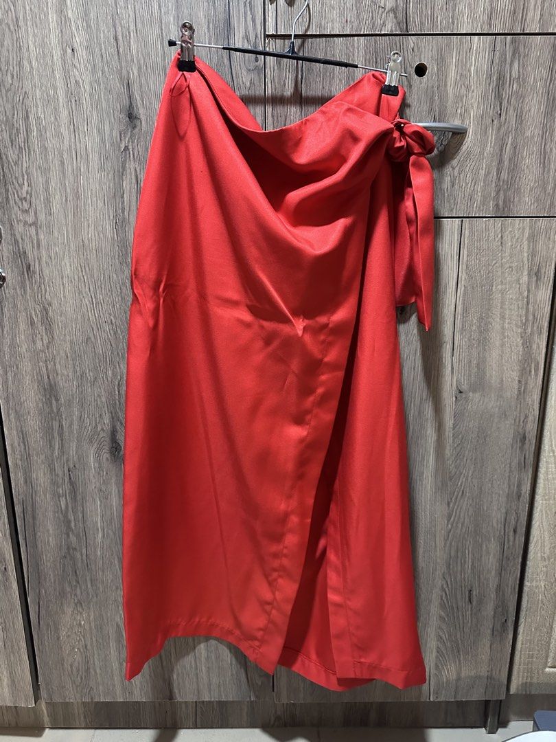 Skirt from Plains & Prints (Category: Skirts) located in Davao. Submitted by doc-riz (Listing ID 1432022252, Image 2). Description: ✨ Skirt from Plains & Prints ✔️ Size: Large ✔️ Used once ✔️ Message for when worn 🚛Grab/J&T 💸MOP: RCBC/BDO/MetrobankGcash/Maya/Gotyme ⚠️No meet up. No pick up. No haggling..