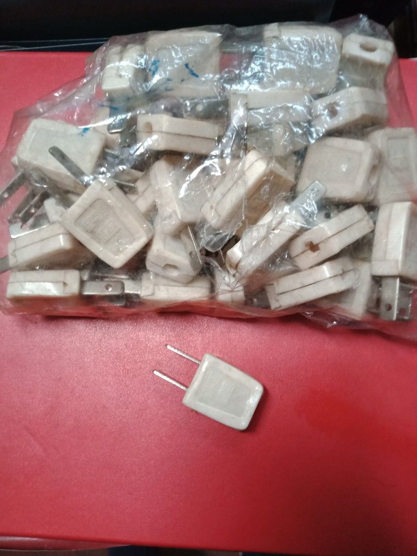 Socket Plug (Category: Looking For) located in Manila. Submitted by carlyn5 (Listing ID 1432161973, Image 2). Description: plastic plug kopez brand 100w 250 volts.