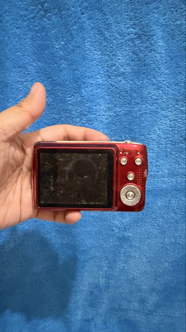 Sony Digicam (Category: Cameras) located in Manila. Submitted by decluttersss (Listing ID 1432000528, Image 2). Description: For parts nalang siguro, di ko sure if working eh. Di ko matandaan kasi nung time na mahilig ako sa mga camera, ngayon nawalan na ng gana. Buy at your own risk. .