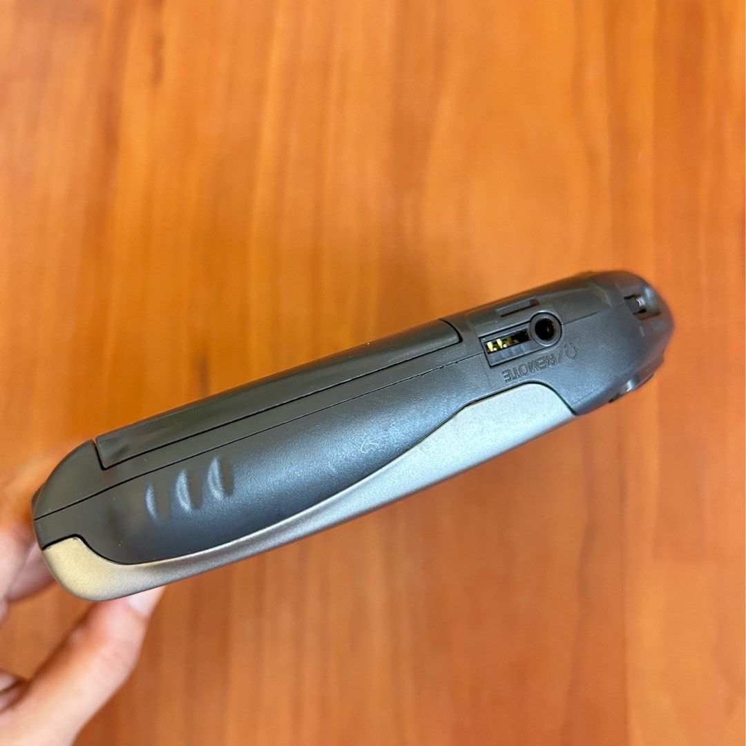Sony Discman portable cd player D-E305 walkman (Category: Portable Music Players) located in Las Pinas. Submitted by pl4y_it_4g4in (Listing ID 1432073413, Image 3). Description: Used No issue With battery and earphones w remote only .