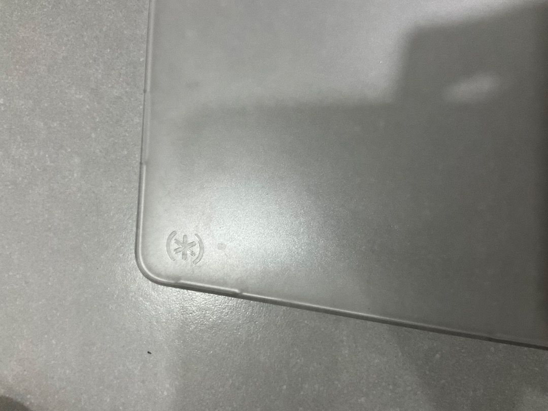 Speck Smartshell Macbook Air M1 2020 Clear Matte Case (Category: Cases & Sleeves) located in Binan City. Submitted by tring_ (Listing ID 1432017198, Image 3). Description: Speck Smartshell Macbook Air M1 2020 Clear Matte Case Four rubber supports are scuffed Bottom case has multiple scratches RFS: decluttering Payment via GoTyme or Gcash Shipping is through J&T Express 🤍.