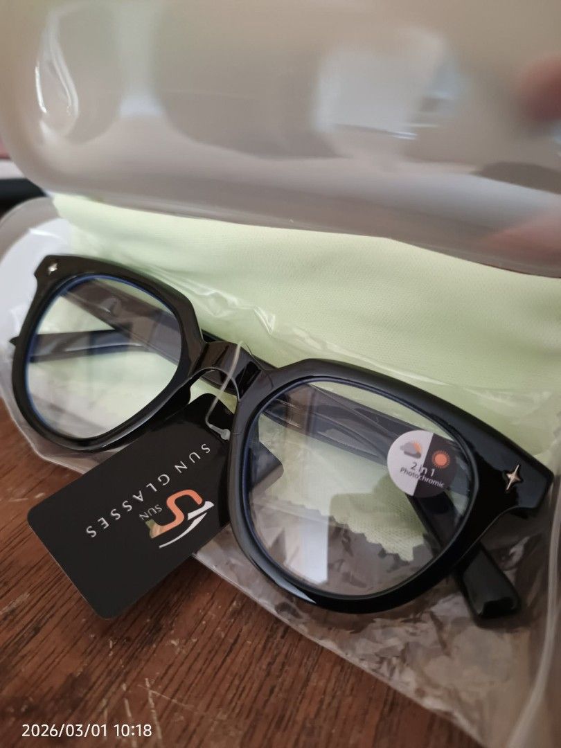 Sunglasses Photochromic Eyeglasses (Category: Sunglasses & Eyewear) located in Mangaldan. Submitted by berto_yard_sale_ph (Listing ID 1432125232, Image 1). Description: Stylish sunglasses with photochromic lenses. Available in various frame styles and colors. Includes a case and cleaning cloth. Perfect for both indoor and outdoor use. The lenses change color depending on the light..