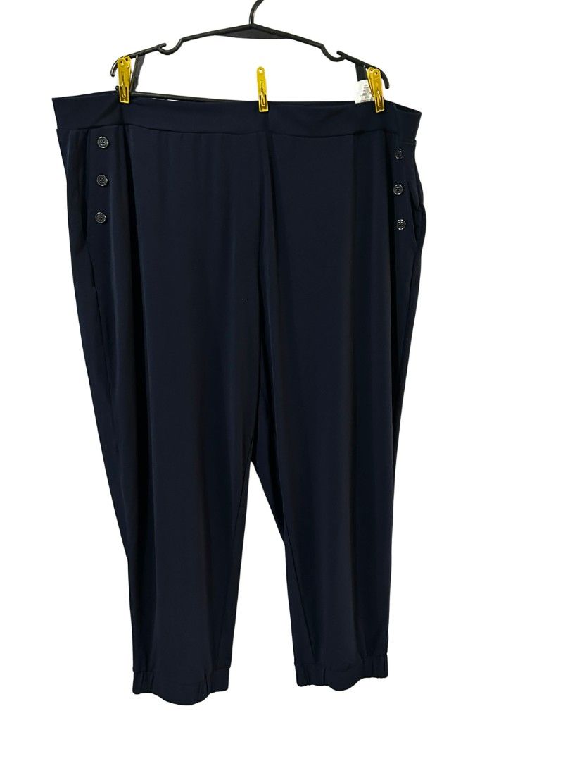 Susan Graver Navy Cropped Pants (Category: Jeans) located in Cavite. Submitted by jp477 (Listing ID 1432039339, Image 2). Description: - Susan Graver navy cropped pants - Size: 2X - Features button details - Comfortable fit - Lightweight fabric -With 2 side pockets -95% polyester 5% Spandex -Waist -44-48 inches L-39 inches - Perfect for casual wear.