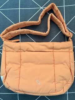 (Category: ) located in . Submitted by desigual (Listing ID 1432049238, Image 1). Description: .