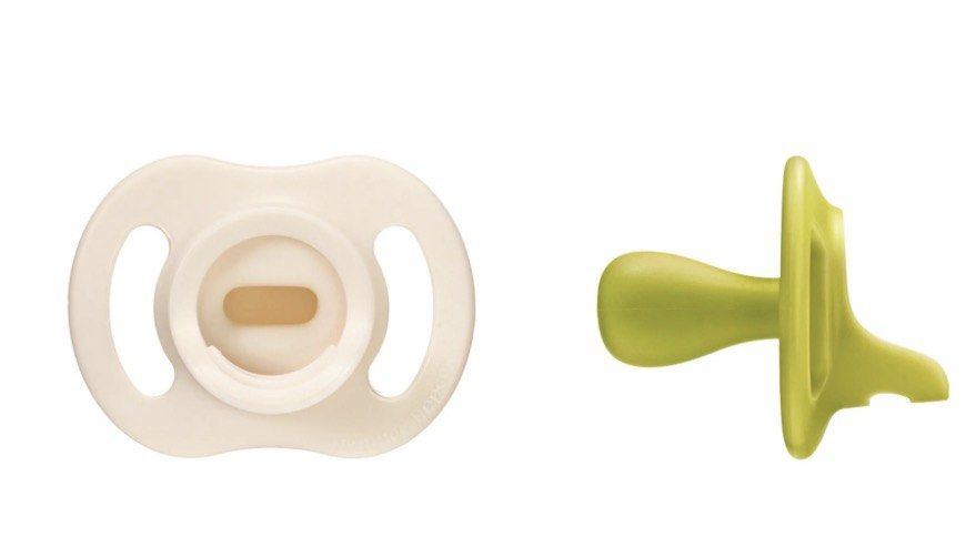 Tommee Tippee Ultra-light Pacifiers, 0-6M (Category: Soothers & Pacifiers) located in Paranaque City. Submitted by ___iroiro___ (Listing ID 1432055885, Image 1). Description: RFS: Outgrown, Decluttering.
