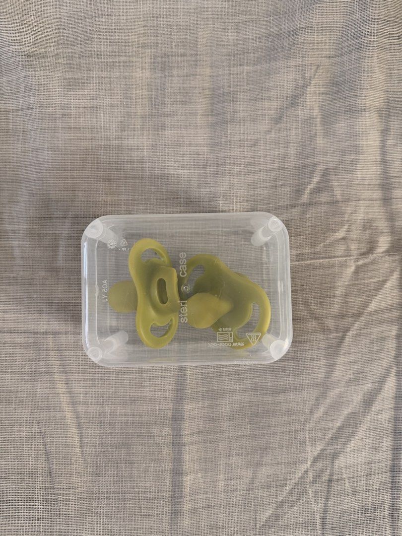 Tommee Tippee Ultra-light Pacifiers, 0-6M (Category: Soothers & Pacifiers) located in Paranaque City. Submitted by ___iroiro___ (Listing ID 1432055885, Image 2). Description: RFS: Outgrown, Decluttering.