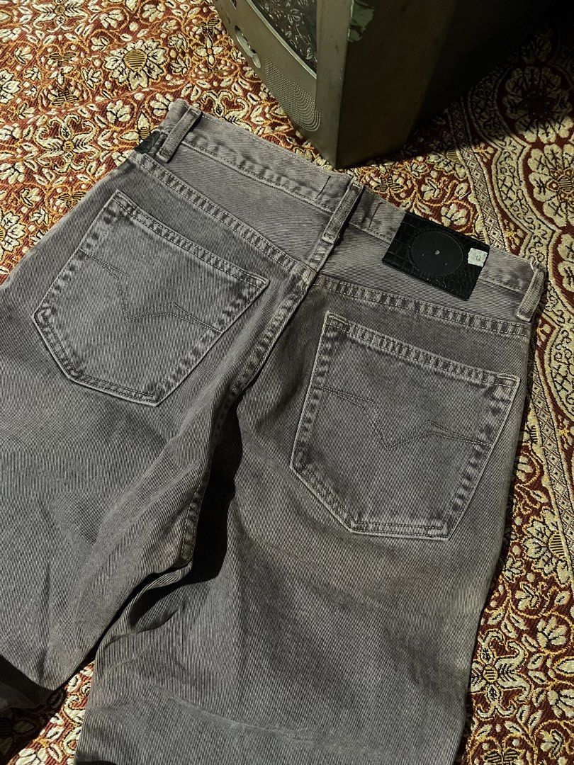 Versace (Category: Jeans) located in San Pedro. Submitted by drip_from_thrift (Listing ID 1432049848, Image 3). Description: Brand: Versace(12) Conditions: 8.5 Waist: 30 Length: 41 Knee: 8.5 Open Leg: 8.5 Issue: Missing Logo, Need wash .