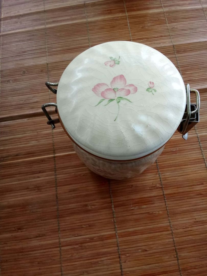 Vintage ceramic jar 750ml Php450. ONLY! (Category: Food Organization & Storage) located in Taytay. Submitted by fastdragon-e045 (Listing ID 1432062097, Image 2). Description: Vintage Ceramic Jar – Timeless Charm ✨ Add a touch of elegance to your space with this beautiful vintage ceramic jar. Perfect for storage or as a statement décor piece 💛 🫙 750ml capacity 💰 Php 450 📦 1 piece only – first come, first served! Message now to claim yours befo