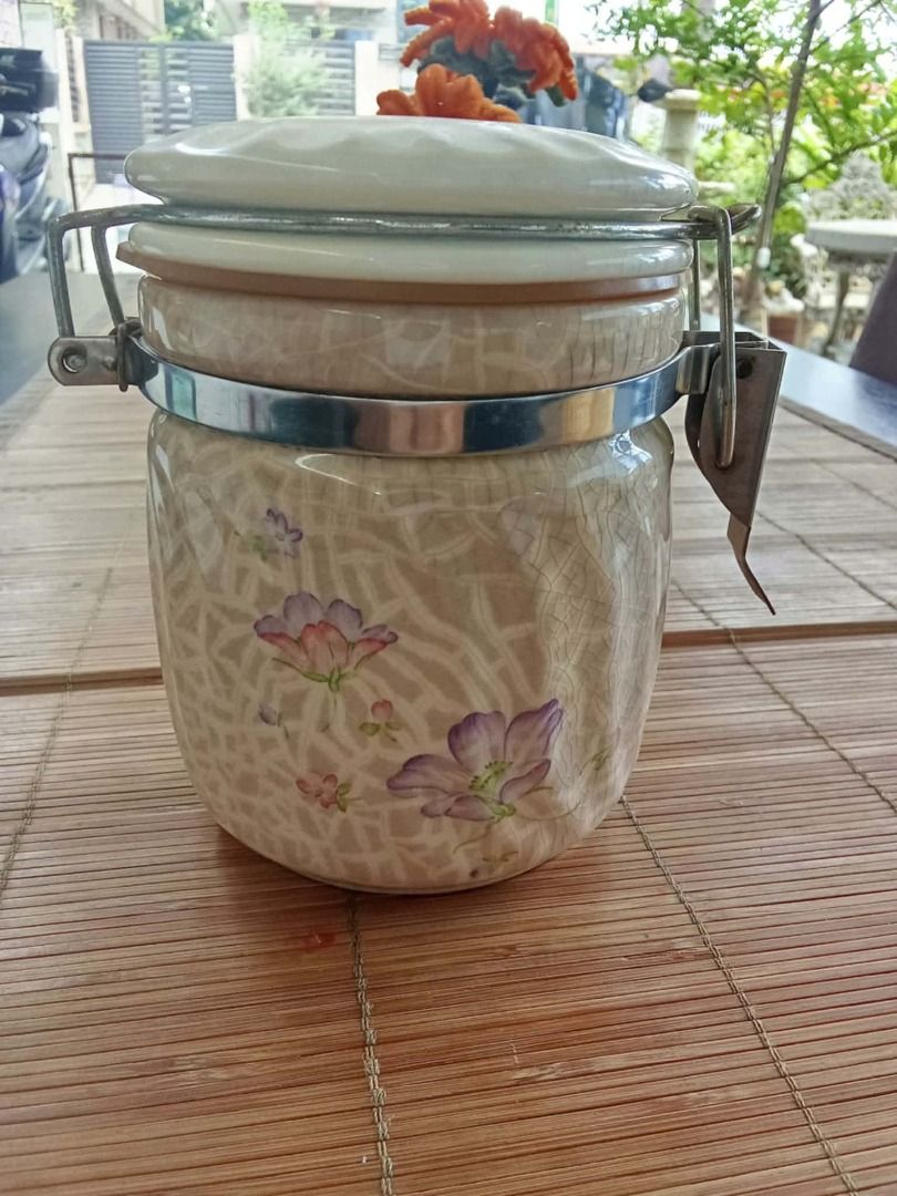 Vintage ceramic jar 750ml Php450. ONLY! (Category: Food Organization & Storage) located in Taytay. Submitted by fastdragon-e045 (Listing ID 1432062097, Image 1). Description: Vintage Ceramic Jar – Timeless Charm ✨ Add a touch of elegance to your space with this beautiful vintage ceramic jar. Perfect for storage or as a statement décor piece 💛 🫙 750ml capacity 💰 Php 450 📦 1 piece only – first come, first served! Message now to claim yours befo
