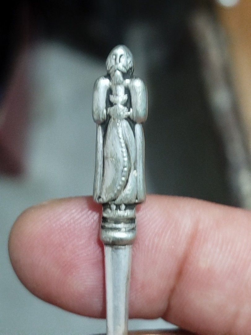 Vintage Victorian Silver plated apostle Spoon (Category: Dinnerware & Cutlery) located in Subic. Submitted by regiedaniel01 (Listing ID 1432034557, Image 1). Description: - Vintage silver spoon - Features a figurine on the handle - Shell-shaped bowl with holes - Intricate details - Decorative piece - Made of silver 15.8 grams.