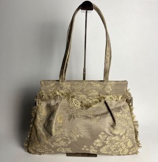 (Category: ) located in . Submitted by essypreloved (Listing ID 1432114533, Image 1). Description: .