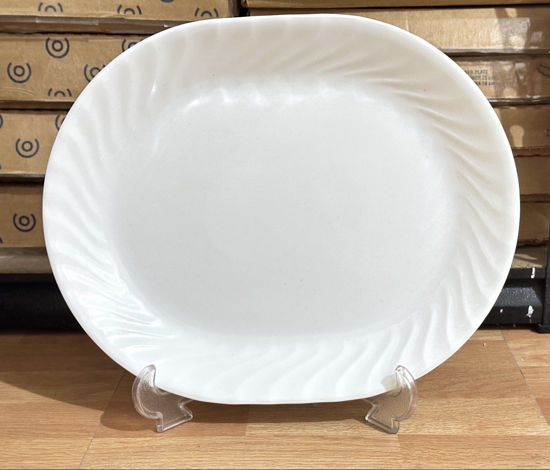 White Oval Plate (Category: Dinnerware & Cutlery) located in Caloocan City. Submitted by bingluces (Listing ID 1432191254, Image 1). Description: Corelle Enhancement 1pc serving Platter 12.25 inches brand New bought from the USA.