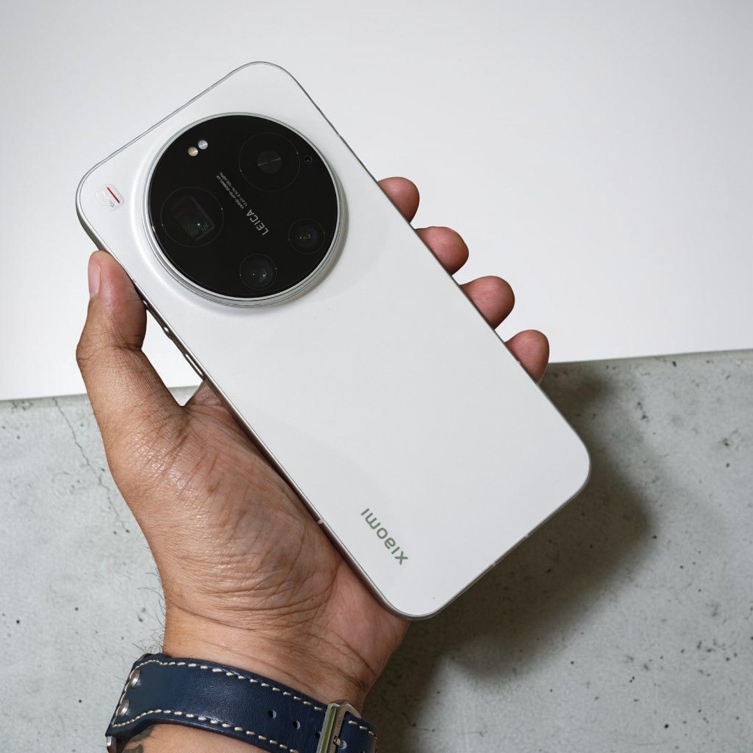 Xiaomi 17 Ultra White 1TB Global (Category: Xiaomi) located in Manila. Submitted by julianjuleschico (Listing ID 1432015154, Image 3). Description: Xiaomi 17 Ultra White GLOBAL 1TB 1024gb Storage / 16gb RAM Latest Snapdragon 8 Elite Gen 5 Processor 6000mah battery , 100% health Dual sim - Openline - 5G Connectivity Complete package with free case Good as new, No scratch Php 85k for the set Split: 17 Ultra standard package: 80k 17 ultra camera kit