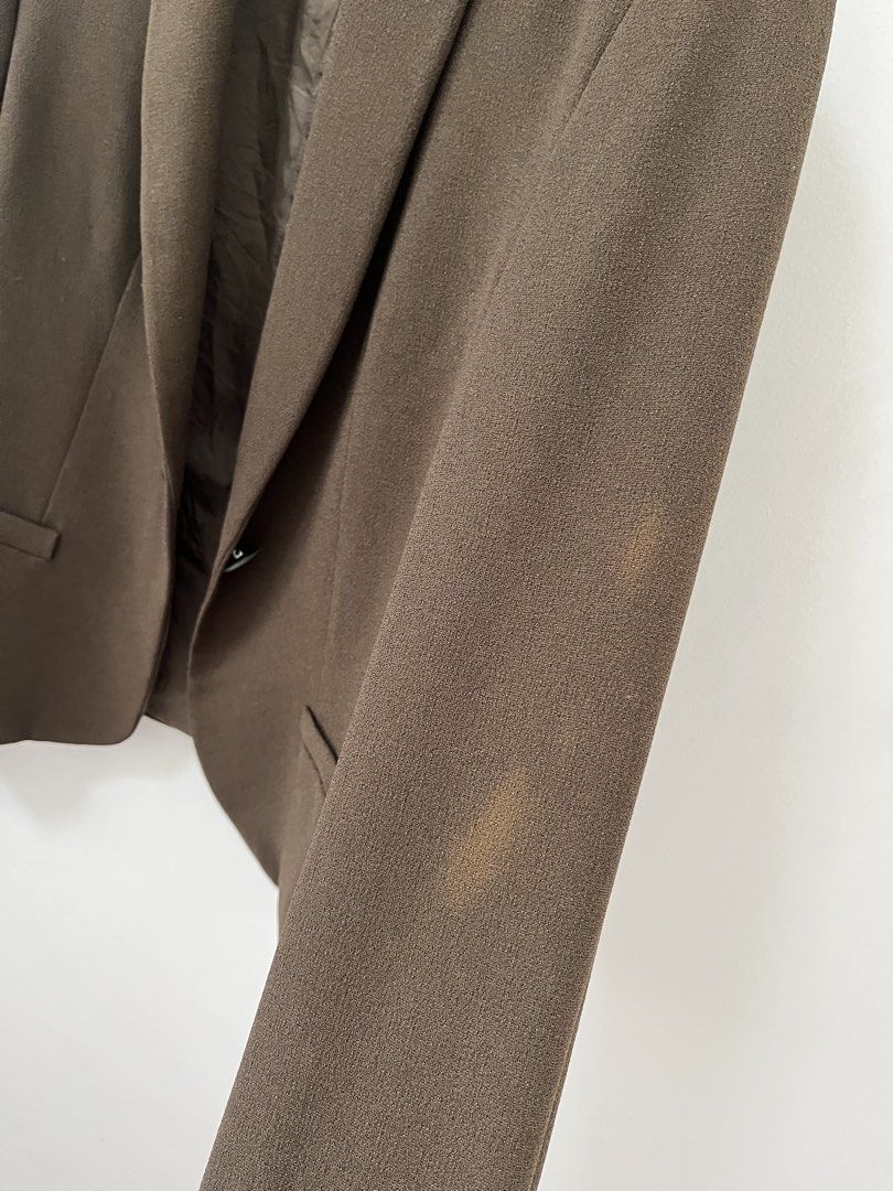 Zara Basic Brown Blazer (Category: Coats, Jackets and Outerwear) located in Cavite. Submitted by letsgosab (Listing ID 1432195650, Image 3). Description: With stain on sleeves.
