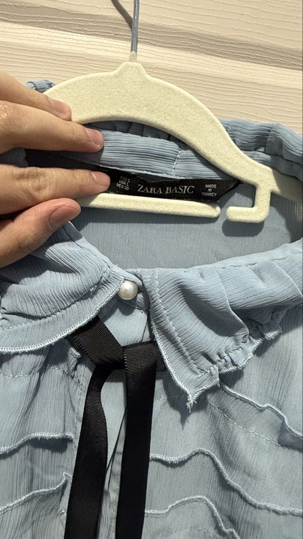 Zara Frilly Top (Category: Blouses) located in Quezon City. Submitted by dinesaur (Listing ID 1432065491, Image 2). Description: .