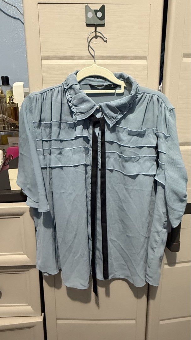 Zara Frilly Top (Category: Blouses) located in Quezon City. Submitted by dinesaur (Listing ID 1432065491, Image 1). Description: .