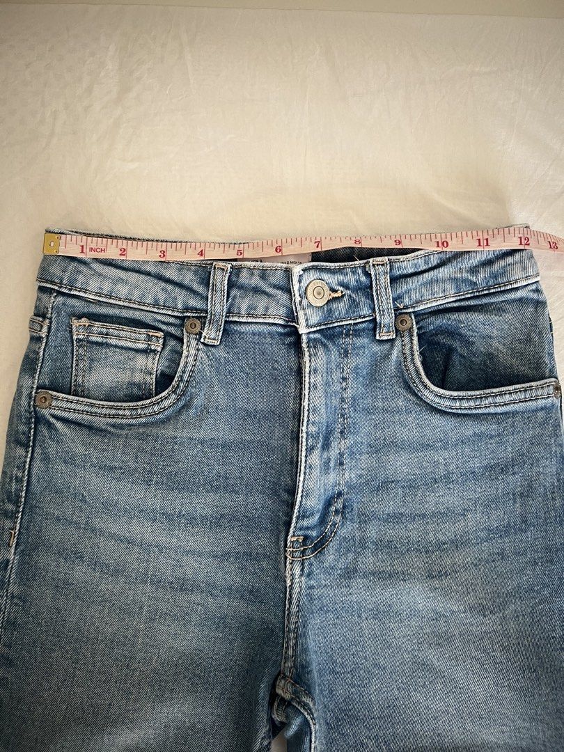 Zara High Waist Flare Jeans (Category: Jeans) located in Las Pinas. Submitted by sabs28 (Listing ID 1432069086, Image 2). Description: No when worn, already small for me .