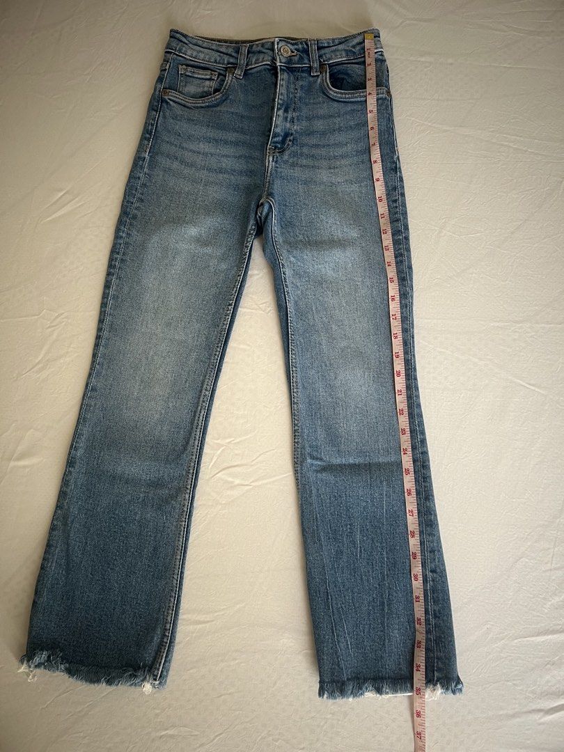 Zara High Waist Flare Jeans (Category: Jeans) located in Las Pinas. Submitted by sabs28 (Listing ID 1432069086, Image 3). Description: No when worn, already small for me .