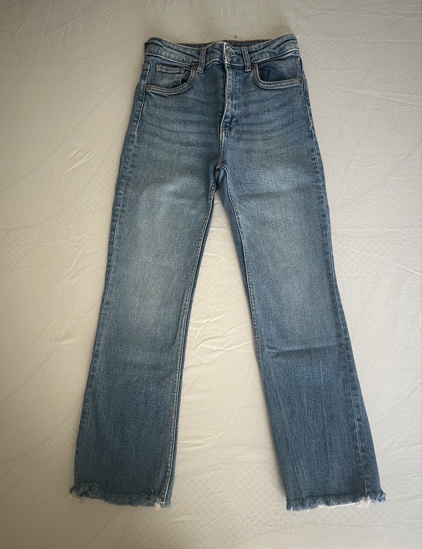 Zara High Waist Flare Jeans (Category: Jeans) located in Las Pinas. Submitted by sabs28 (Listing ID 1432069086, Image 1). Description: No when worn, already small for me .