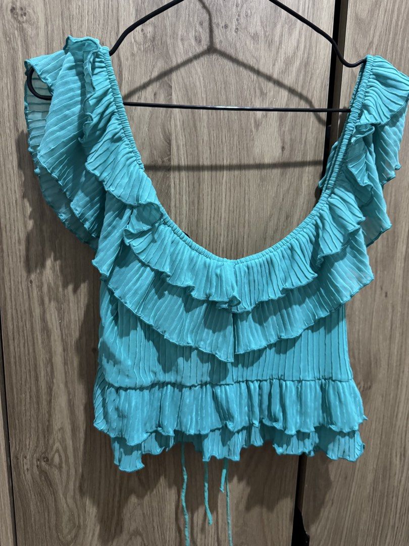 Zara Ruffled Crop Top (Category: Blouses) located in Rizal. Submitted by igarette (Listing ID 1432183241, Image 3). Description: - Zara crop top - Vibrant turquoise color - Flattering ruffled design - Tie-up front detail - Square neckline - Size: M - Made in Morocco - Perfect for adding color to your outfit! -Brand new just washed then stored.
