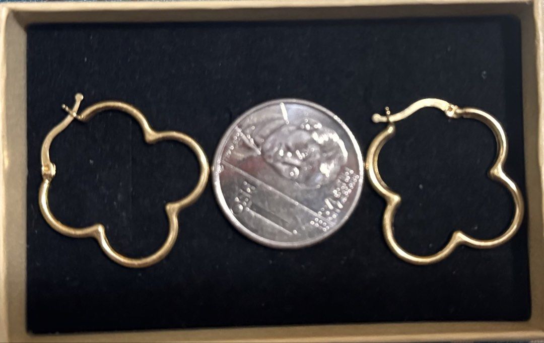 18K Clover and Paperclip Earrings (Category: Earrings) located in Meycauayan. Submitted by clarissem (Listing ID 1432333967, Image 1). Description: ‼️ For sale ‼️ 18k Earrings 1. 18k Clover Earrings 1.5 grams 7500/grams = 11,250 2. 18K Paperclip with Butterfly Dangling 1.6 grams 7500/grams =12,000 📍Sto.Nino, Meycauayan, Bulacan.