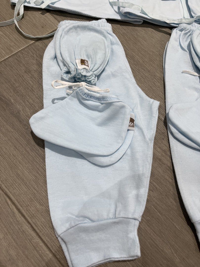 3 sets Lipton baby newborn set 0-3months blue (Category: Babies & Kids Fashion) located in Quezon City. Submitted by tcsej (Listing ID 1432288633, Image 3). Description: Longsleeves tie side Bonnet Pajamas Mittens Booties.