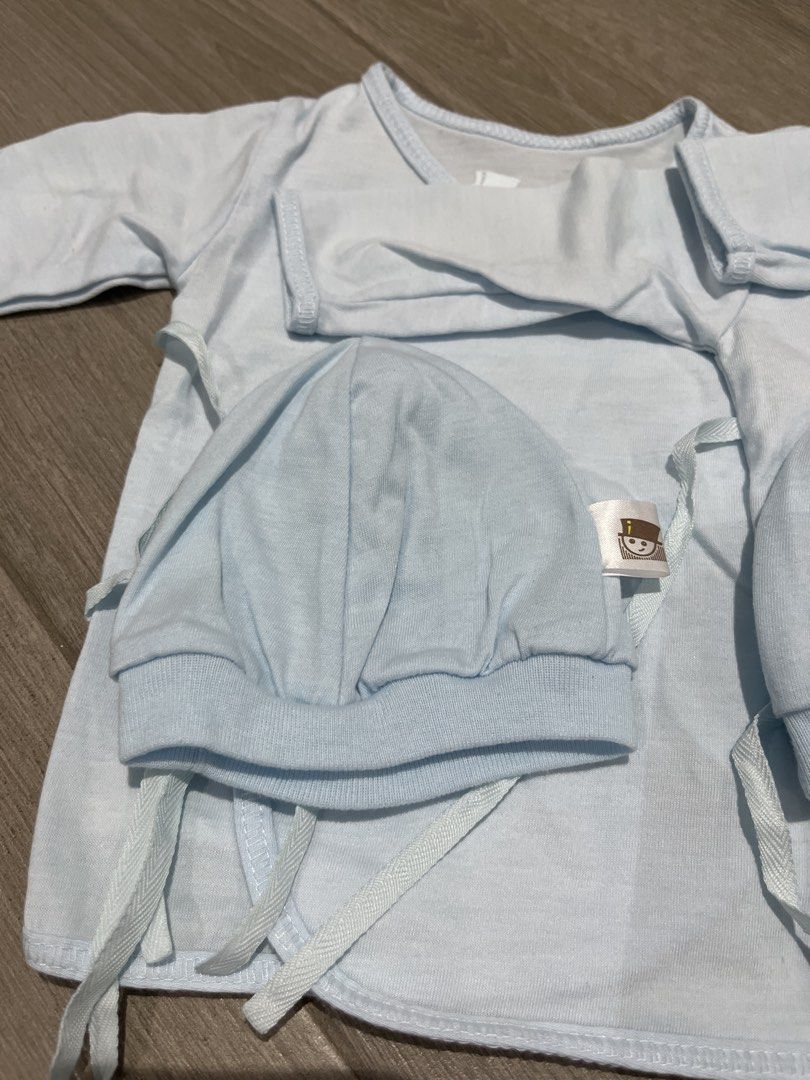 3 sets Lipton baby newborn set 0-3months blue (Category: Babies & Kids Fashion) located in Quezon City. Submitted by tcsej (Listing ID 1432288633, Image 2). Description: Longsleeves tie side Bonnet Pajamas Mittens Booties.