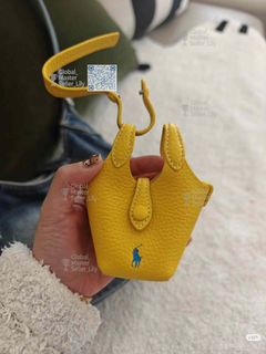 (Category: ) located in . Submitted by fashion.luxe (Listing ID 1432332208, Image 1). Description: .