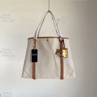 (Category: ) located in . Submitted by fashion.luxe (Listing ID 1432332569, Image 1). Description: .