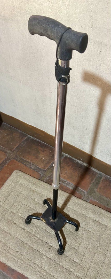 Adjustable Quad Cane tungkod (Category: Medical Supplies & Tools) located in San Pedro. Submitted by andr39 (Listing ID 1432254650, Image 2). Description: 📍Location: San Pedro City, Laguna Issue: missing two rubber (can be replaced if bought from a hardware store) and a little rusting on the bottom part. - Quad cane for enhanced stability - Black handle with carrying strap - Silver shaft - Four-pronged base - Functional condition - Base shows so