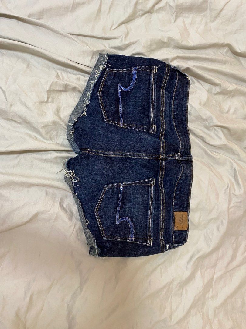 american eagle 2000s denim mini shorts y2k (Category: Shorts) located in Manila. Submitted by pulldrone (Listing ID 1432355250, Image 2). Description: ₱300 fits S to M W - 29 L - 9 MOP: Gcash.