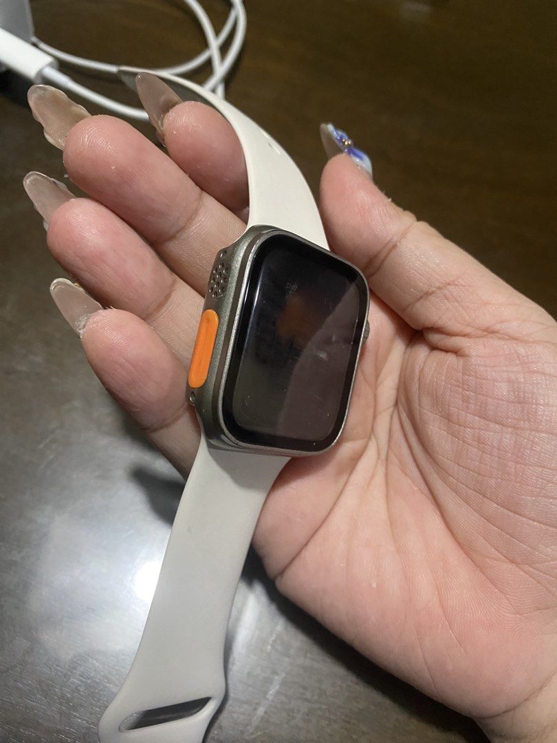 Apple Watch SE 2nd gen (Category: Wearables & Smart Watches) located in Bacoor. Submitted by nikoldeclutter (Listing ID 1432305385, Image 3). Description: - bought last oct 2025 - like new / barely worn - nego for sure buyer.