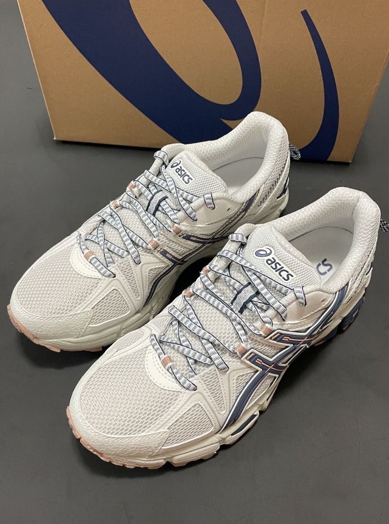 Asics Gel-Kahana 8 Light Grey (Category: Sneakers) located in Singapore. Submitted by wssfreestorm (Listing ID 1432333304, Image 3). Description: 【Asics】 Asics Gel-Kahana 8 Light Grey ▪️ Brand new, unused ▪️ Free shipping via J&T/Ninja Van ▪️ Cash on delivery After ordering, I'll send photos within ~3 days to confirm 🙏.