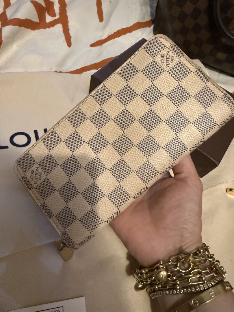 Authentic Louis Vuitton Damier Azur Zippy Wallet (Category: Luxury Bags & Wallets) located in Angeles City. Submitted by luxuresbagsandaccessories (Listing ID 1432357062, Image 3). Description: Lv azur zippy wallet With box and paper bag Guaranteed authentic .