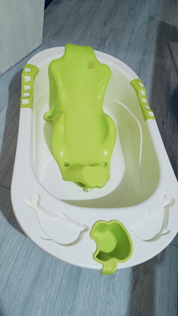 Baby Bathtub with Bath Support (Category: Bathtub & Bath Accessories) located in Paranaque City. Submitted by anne214312 (Listing ID 1432291685, Image 1). Description: - Baby bathtub with a white and green color scheme. - Includes a green bath support and a pink seat. - Features a playful whale design. - Comes with a small green container. - Designed to make bath time easier and safer for your baby..