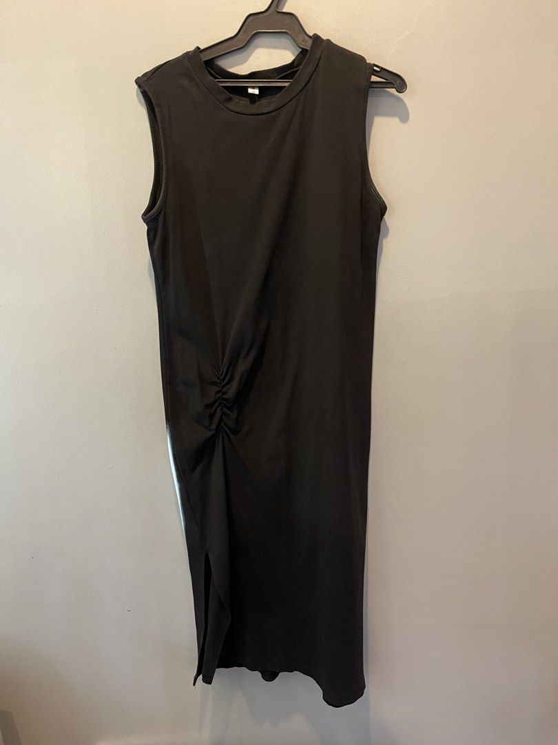 Black Sleeveless Midi Dress (Category: Dresses) located in Muntinlupa City. Submitted by cheeeeky (Listing ID 1432282840, Image 1). Description: - Black sleeveless midi dress - Round neckline - Ruched side detail - Side slit - Versatile style.