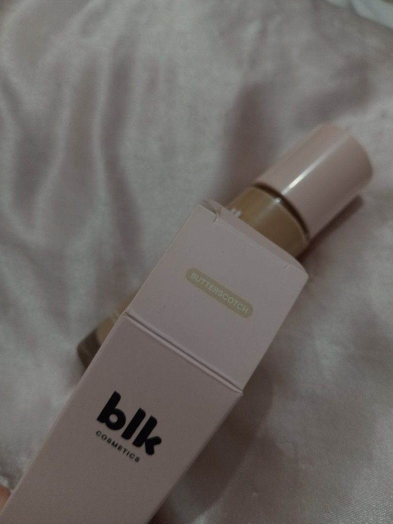 blk Cosmetics Radiant Glow Filter (Category: Makeup) located in Cavite. Submitted by magic.shop101 (Listing ID 1432217406, Image 2). Description: For sale BLK cosmetics Radiant Glow Filter Shade: Butterscotch Rfs: wrong shade yung nabili Used once Nov 4 last year lang since nung nabili Loc: GMA Cavite Shipping fee will be shouldered by the buyer Pm if interested 📩.