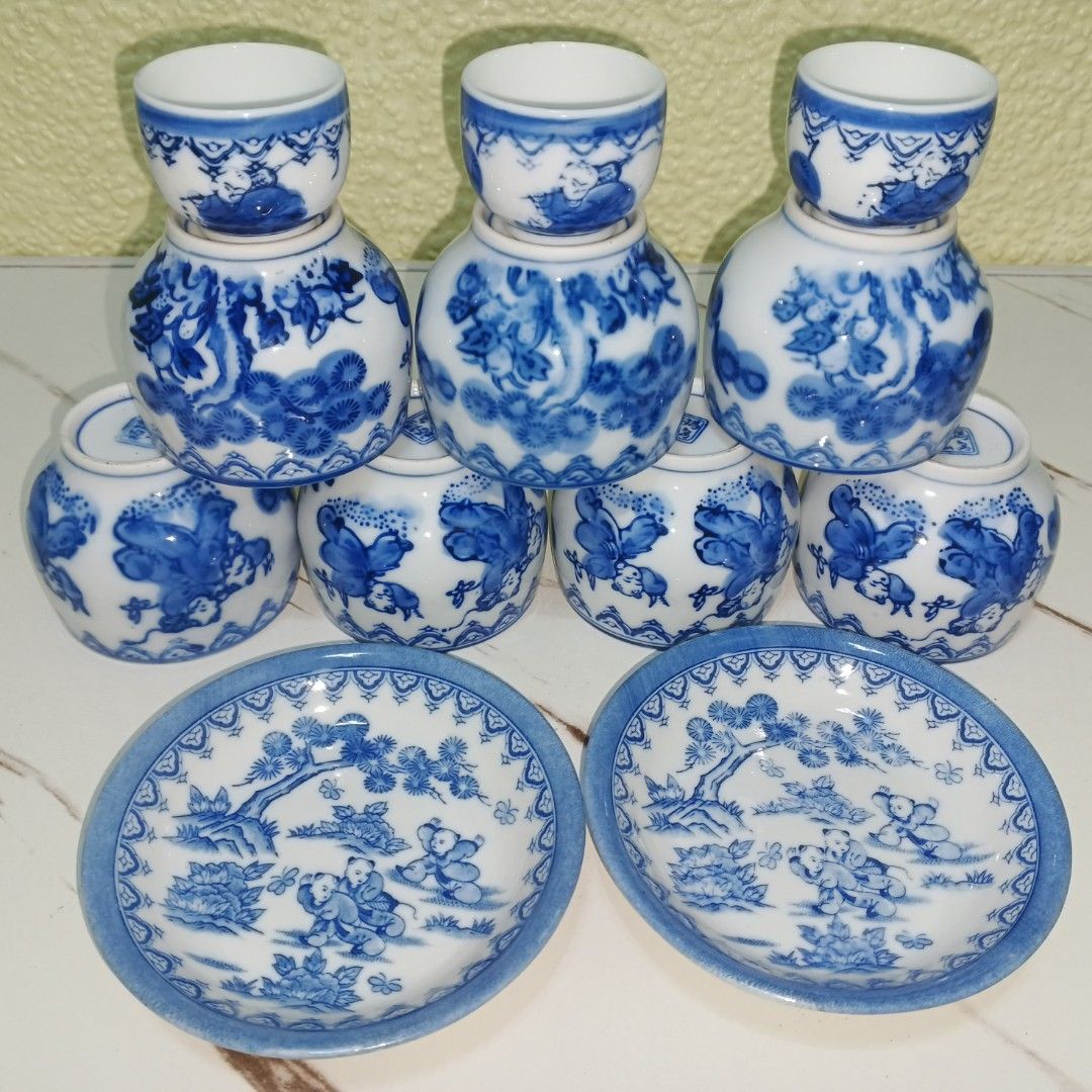 Blue and White Ceramic Set (Category: Coffee & Tea Tableware) located in Caloocan City. Submitted by gemmareas571129 (Listing ID 1432345803, Image 1). Description: .