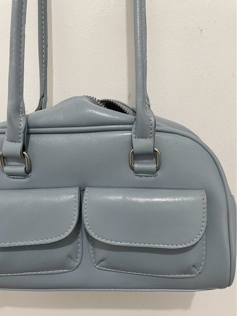 Blue Shoulder Bag with Pockets (Category: Shoulder Bags) located in Valenzuela. Submitted by secret_base (Listing ID 1432307995, Image 2). Description: - Soft light blue shoulder bag - Features two front pockets - Includes two handles Once lang nagamit and natambak na. Spacious so marami mailalagay. Not bulky at all. MOP: Gcash MOD: Lalamove.