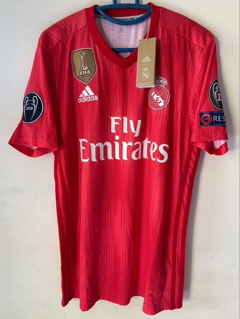 BNWT #8 Toni Kroos Real Madrid 2018-19 UCL 3rd football/soccer jersey/kit rare/retro/vintage (Category: Activewear) located in Singapore. Submitted by dreamsstore (Listing ID 1432305597, Image 2). Description: BNWT #8 Toni Kroos Real Madrid 2018-19 UCL 3rd jersey !! Jersey in a very good condition for its age ! SIZE : S ❗️❗️❗️ Pit : 19 inches Length : 28 inches FREE POSTAGE INCLUDED FOR ALL SHIRTS🎉🎉🎉 Some bobbling is expected for retro jerseys